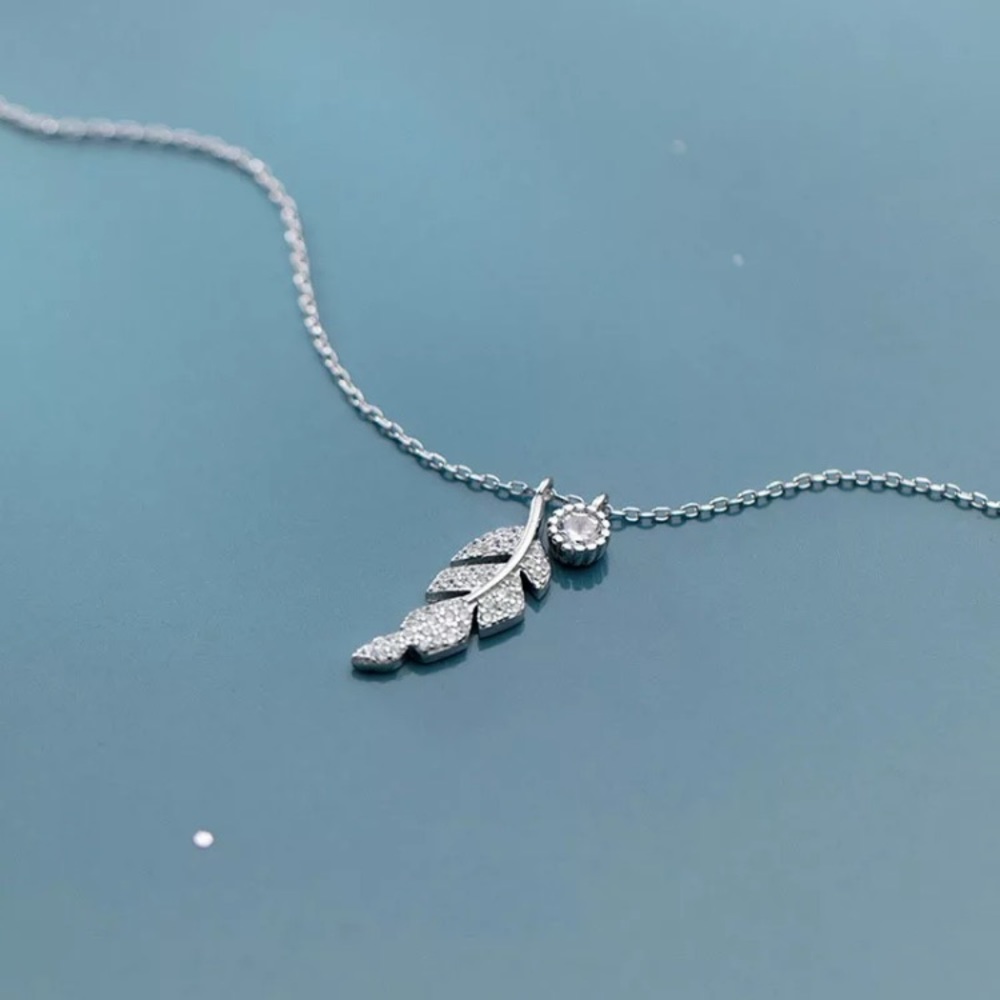 🌟 Sterling Silver 925 CZ Leave Necklace - Picture 2 of 4